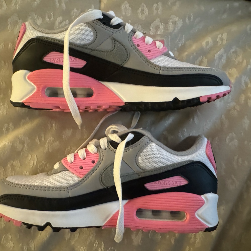 Women’s Nike Air Max 90